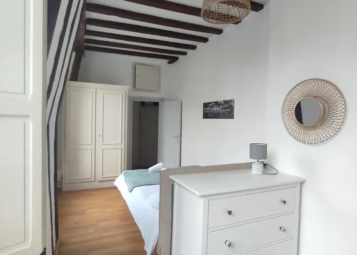 Lovely T2 In The Heart Of 图尔